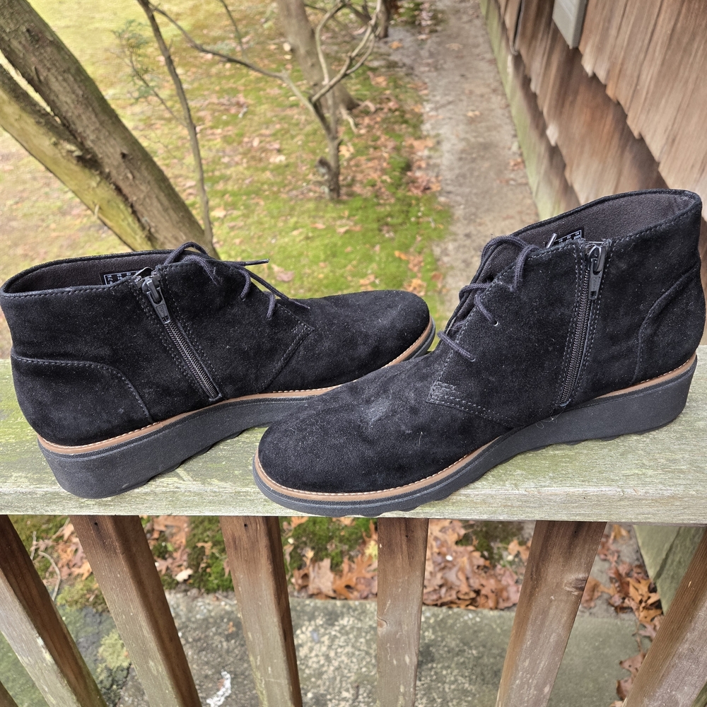 CLARKS COLLECTION SHARON HOP LOW WEDGE SIDE ZIP SUEDE ANKLE BOOT  BLACK SIZE 10